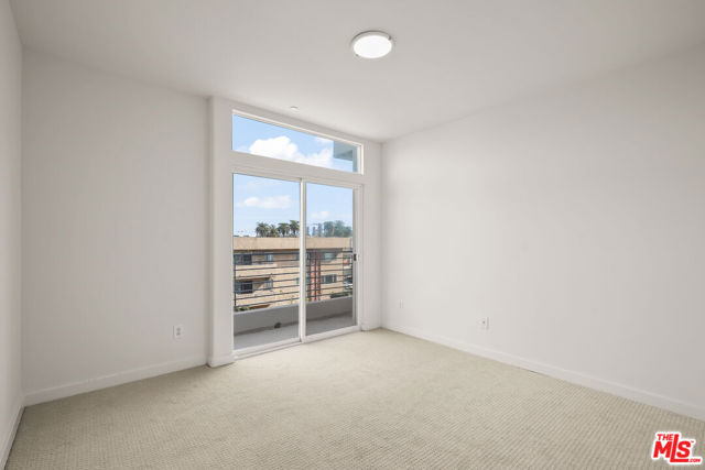 401 N Serrano Avenue, Los Angeles CA: https://media.crmls.org/mediaz/f89ff0a0-b597-499d-acb5-95e03c2cfe40.jpg