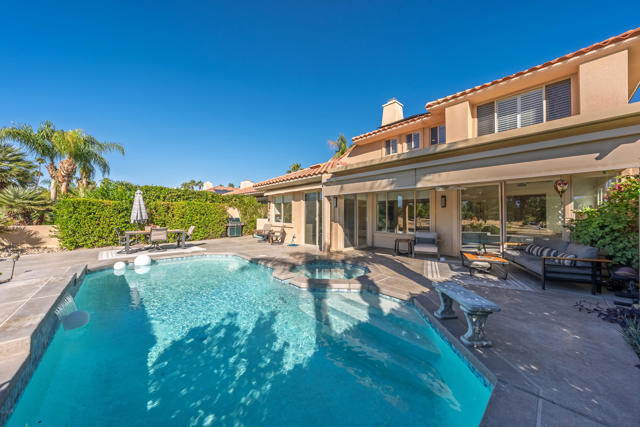 134 E Kavenish Drive, Rancho Mirage CA: https://media.crmls.org/mediaz/f8a0108f-48cd-4047-952b-d56e162f9ebc.jpg