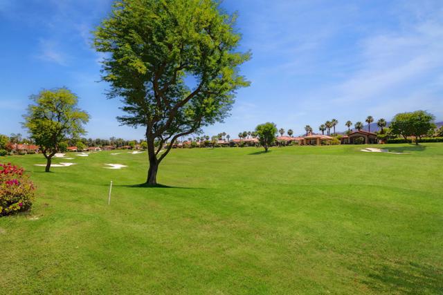 425 Desert Holly Drive, Palm Desert CA: https://media.crmls.org/mediaz/f8a01c47-bb9a-4784-b235-666a15317e1c.jpg
