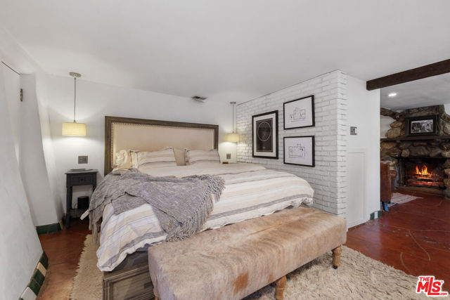 400 W Avenue 42 Avenue, Los Angeles CA: https://media.crmls.org/mediaz/f8a0895e-d4df-4358-83ce-f5ed34319c21.jpg