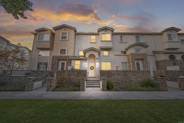 Detail Gallery Image 2 of 32 For 231 Vermont Ct, El Cajon,  CA 92020 - 3 Beds | 2 Baths