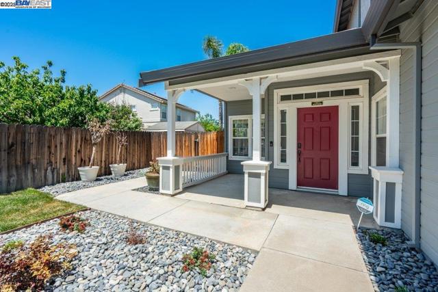 2315 Sabrina Way, Tracy CA: https://media.crmls.org/mediaz/f8a14b91-c7ca-4401-86e0-59feb026d0fe.jpg