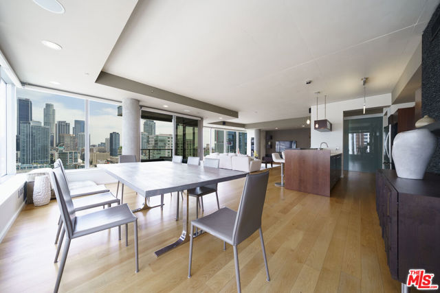 1155 S Grand Avenue, Los Angeles CA: https://media.crmls.org/mediaz/f8a26b1d-b1e1-440d-b286-611cf6f212f4.jpg