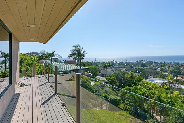 2150 Balboa Ave, Del Mar CA: https://media.crmls.org/mediaz/f8a29c3e-02cf-47bf-af58-2ace4a6ec272.jpg