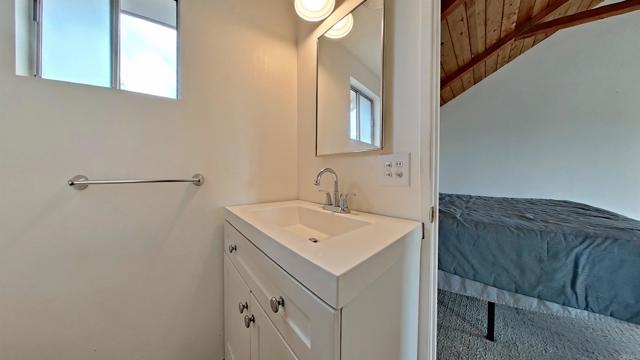 2862 Highland Drive, Carlsbad CA: https://media.crmls.org/mediaz/f8a3ade5-a16f-4c24-8f3e-7ece70b38bab.jpg
