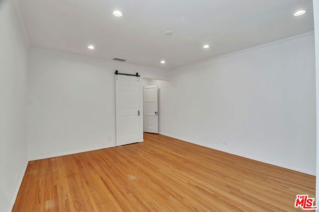 1107 Alfred, Los Angeles CA: https://media.crmls.org/mediaz/f8a3b789-8e1d-4c04-a629-98110d18e133.jpg