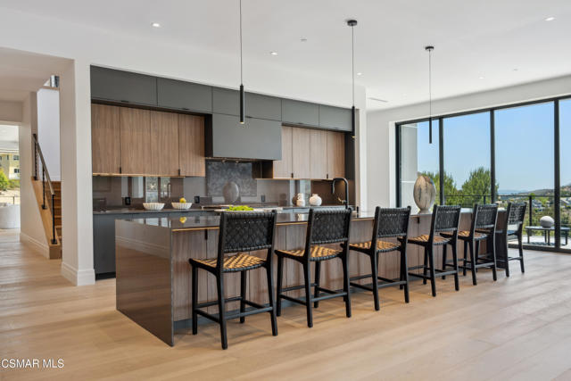 461 Lake Sherwood Drive, Lake Sherwood CA: https://media.crmls.org/mediaz/f8a40816-df1a-4e9d-aa50-c126c4332025.jpg