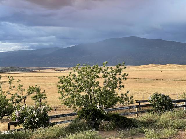 2170 Aliso Park Road, Cuyama CA: https://media.crmls.org/mediaz/f8a424fd-df15-4cc3-8d53-6bdac0a45abe.jpg