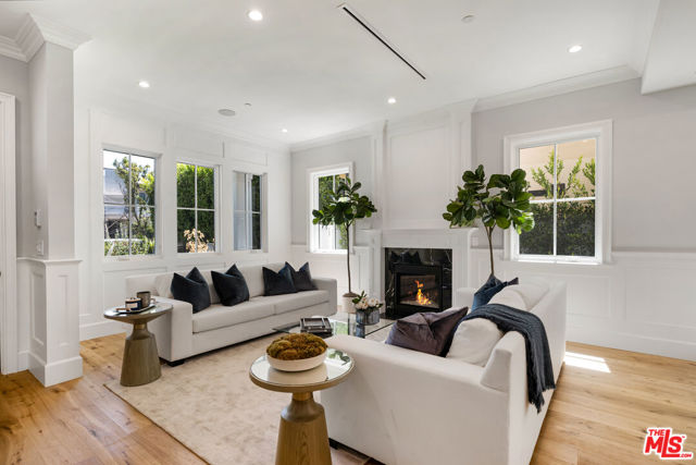 813 N Spaulding Avenue, Los Angeles CA: https://media.crmls.org/mediaz/f8a45048-b73d-49b0-bc66-78d951a9ebff.jpg