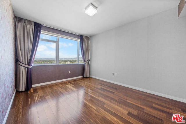 3785 Wilshire Boulevard, Los Angeles CA: https://media.crmls.org/mediaz/f8a49c23-3c62-4161-8f75-82255adaa8b3.jpg