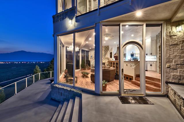 350 Aspen Lane, Bridgeport CA: https://media.crmls.org/mediaz/f8a4cd03-457f-488f-840c-7bce0e7dc8cc.jpg