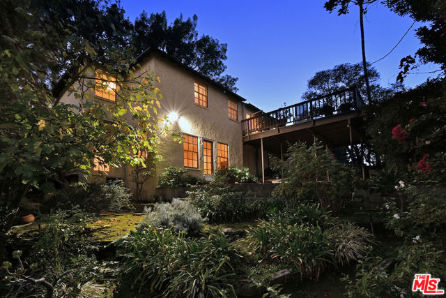 15213 Del Gado Drive, Sherman Oaks CA: https://media.crmls.org/mediaz/f8a4defe-4cb2-4c03-b9ee-96d9ea80761f.jpg