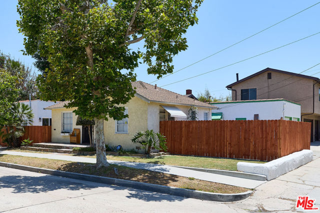3653 Falcon Avenue, Long Beach CA: https://media.crmls.org/mediaz/f8a52b4b-b475-4acc-a1ae-374f23a38c88.jpg