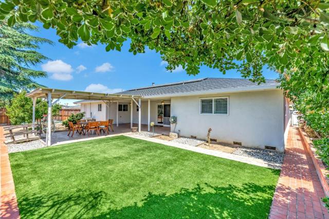 1081 Oak Street, Hollister CA: https://media.crmls.org/mediaz/f8a56680-42a4-44ae-9748-de5b04cd9300.jpg
