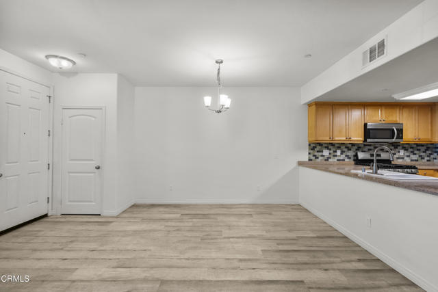 Detail Gallery Image 8 of 40 For 3016 Moonlight Park Ave, Oxnard,  CA 93036 - 3 Beds | 2/1 Baths