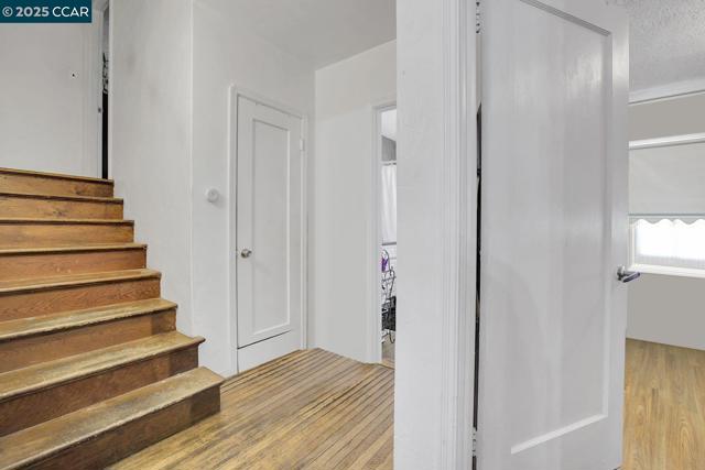 2014 109Th Ave, Oakland CA: https://media.crmls.org/mediaz/f8a5f753-95d7-4bd0-8278-ce03cabef29c.jpg
