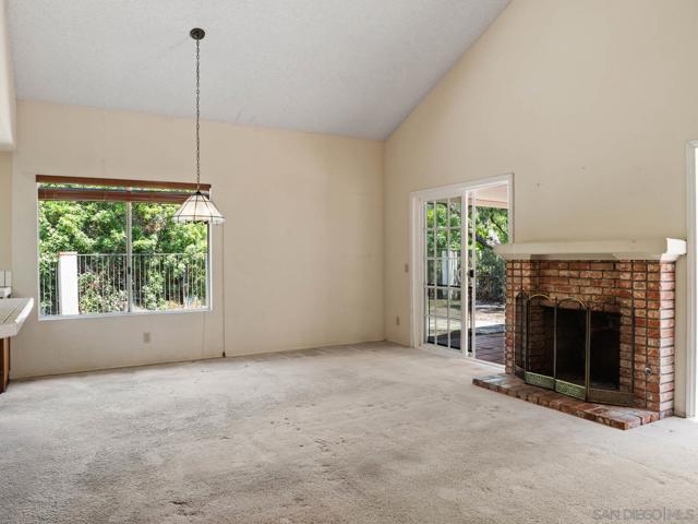 13810 Riverhead Ct, San Diego CA: https://media.crmls.org/mediaz/f8a6fb29-717f-44e2-8738-505d314823b9.jpg