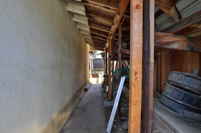 8421 Wayland Lane, Gilroy CA: https://media.crmls.org/mediaz/f8a7c9f3-b4ad-4d70-9ab5-fc75cbc76f3c.jpg