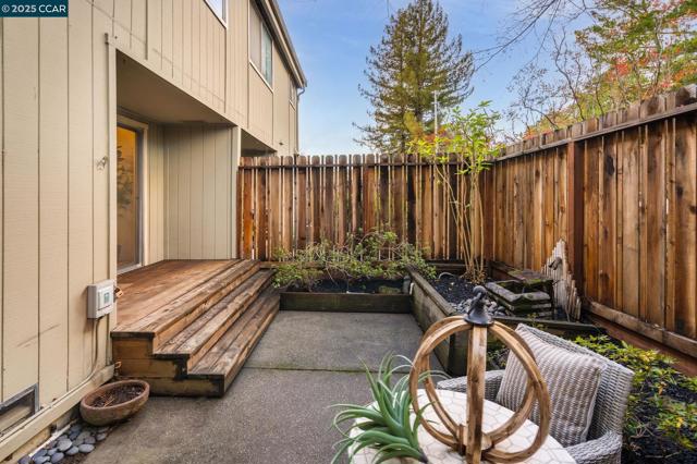 Image 32 of 38 For 101 Ascot Ct  B