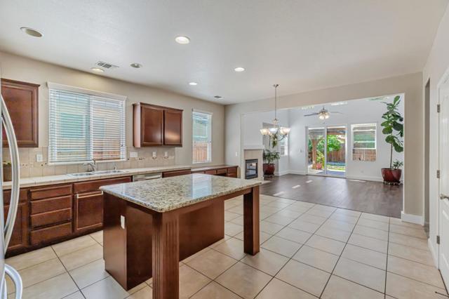 3760 Mirtoon Sea Avenue, Sacramento CA: https://media.crmls.org/mediaz/f8a85403-b386-48f5-bf44-a14d0f88ac46.jpg