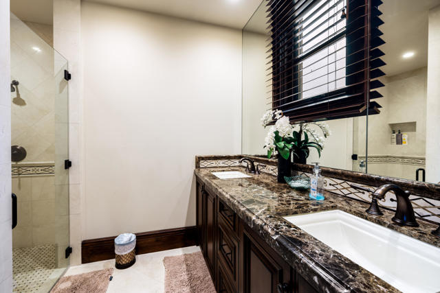 Image 55 of 102 For 52977 Via Dona