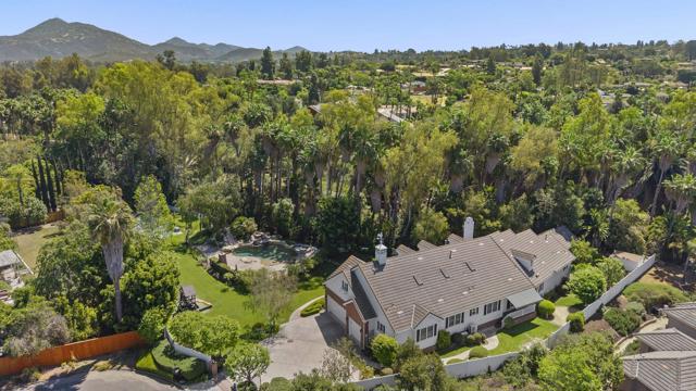 16631 Valle Verde Rd, Poway CA: https://media.crmls.org/mediaz/f8a9b324-cbe9-4e73-bf55-5476b7622c52.jpg