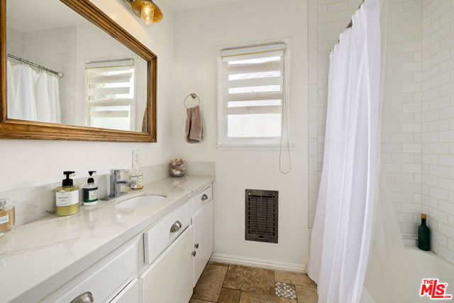 11419 Francis Place, Los Angeles CA: https://media.crmls.org/mediaz/f8a9e5ad-1a92-48b3-a0c0-ef64ff2d9a6d.jpg