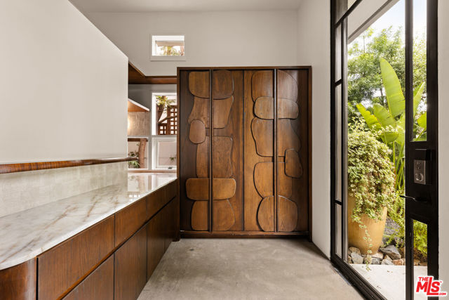2341 Wilson Avenue, Venice CA: https://media.crmls.org/mediaz/f8a9fde9-089a-479a-adf4-c0dc679d0e84.jpg