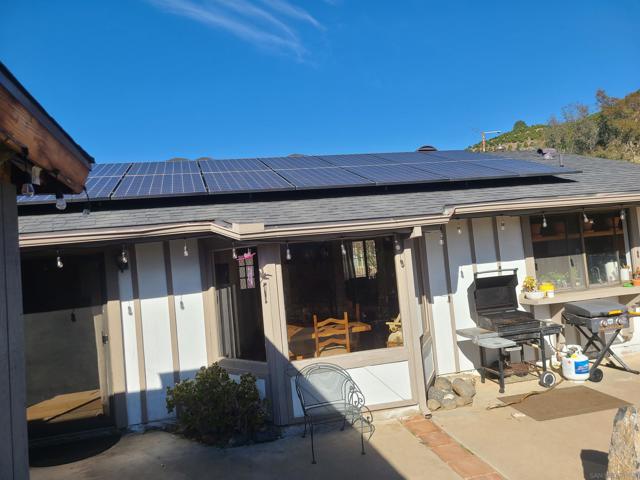 9109 Huntley Road, Fallbrook CA: https://media.crmls.org/mediaz/f8aa27d5-d0ee-48ac-b4c4-5fa436f12498.jpg