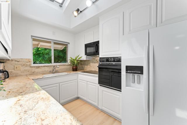2305 Marlin Court, Pinole CA: https://media.crmls.org/mediaz/f8aa3cd3-e920-4eba-a46d-fd31247d353b.jpg