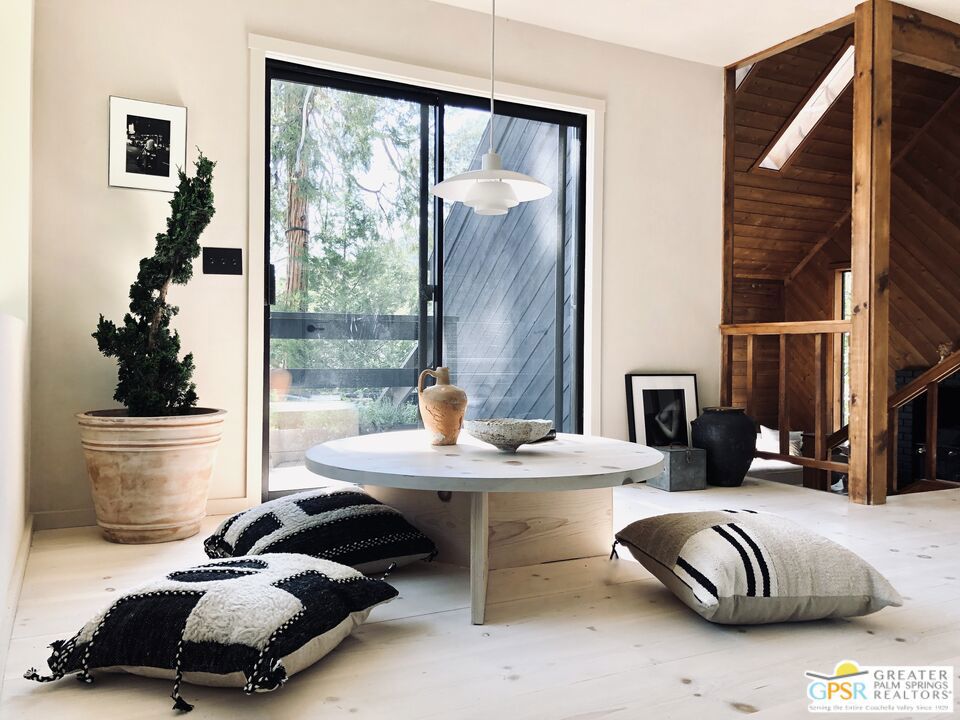 https://media.crmls.org/mediaz/f8aa585d-ef14-450f-a9ac-8f20fdec202a.jpg?preset=X-Large