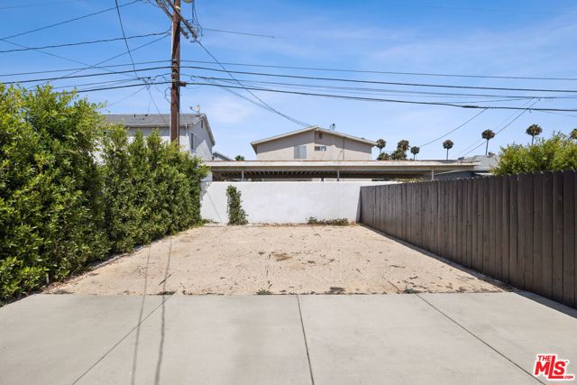 3940 Huron Avenue, Culver City CA: https://media.crmls.org/mediaz/f8aa5fa2-a1f2-4434-8efe-fd6d3d1328a2.jpg