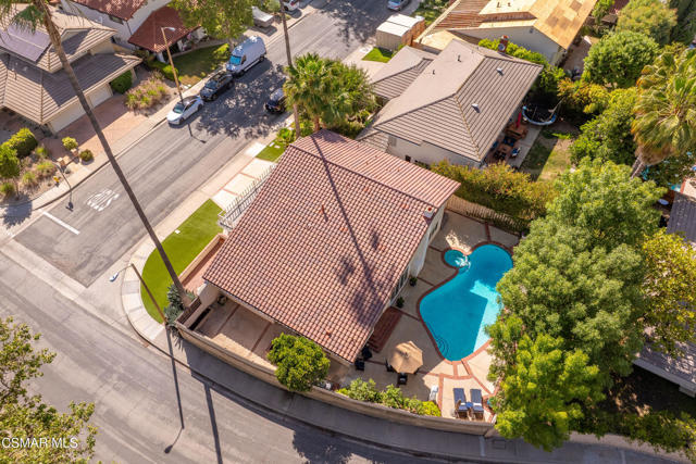 1666 Berwick Place, Westlake Village CA: https://media.crmls.org/mediaz/f8aafdca-dc3c-4de2-aa94-25f5a7e8b451.jpg