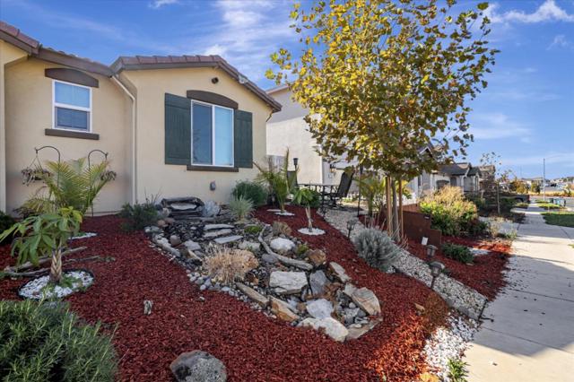 2051 Rosewood Drive, Hollister CA: https://media.crmls.org/mediaz/f8ab0404-4616-41f4-adc8-ae18ea7ba85c.jpg