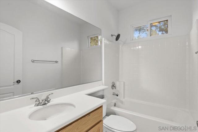 2196 Kirkcaldy Rd, Fallbrook CA: https://media.crmls.org/mediaz/f8ab10ad-a064-4d81-bb62-8890a31e1d8c.jpg