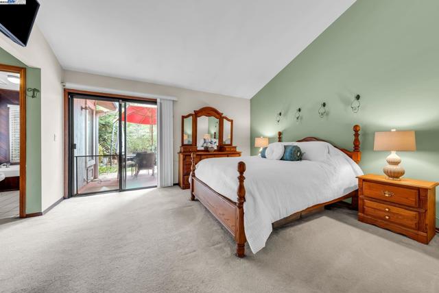 22 Cobblestone Ct, San Ramon CA: https://media.crmls.org/mediaz/f8ac157d-9b3d-4854-bfe9-a7a90f157501.jpg