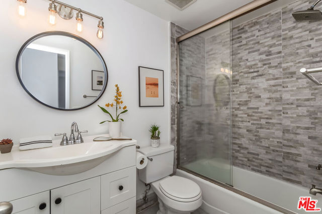 428 Hill Street, Santa Monica CA: https://media.crmls.org/mediaz/f8ac158e-1341-4b91-b9f4-0320b33cf501.jpg