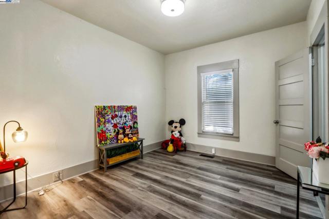 774 S 12th St, San Jose CA: https://media.crmls.org/mediaz/f8ac3b29-a0a6-4d39-ae4f-7fd02e2e5f47.jpg