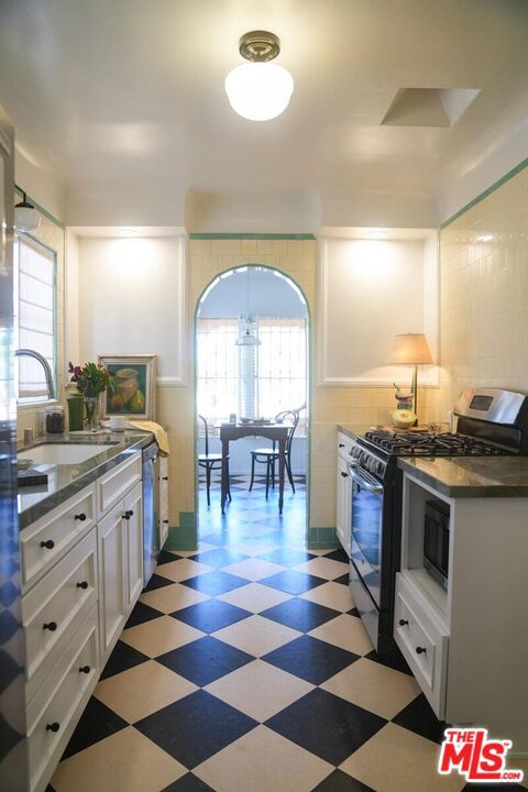 1143 S Rimpau Boulevard, Los Angeles CA: https://media.crmls.org/mediaz/f8ac58c2-a396-4678-bfd7-6084fbca94e5.jpg