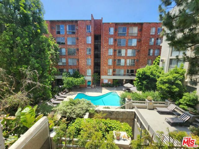 1440 Veteran Avenue, Los Angeles CA: https://media.crmls.org/mediaz/f8ac9e22-63f7-4245-a566-9ff73df05214.jpg