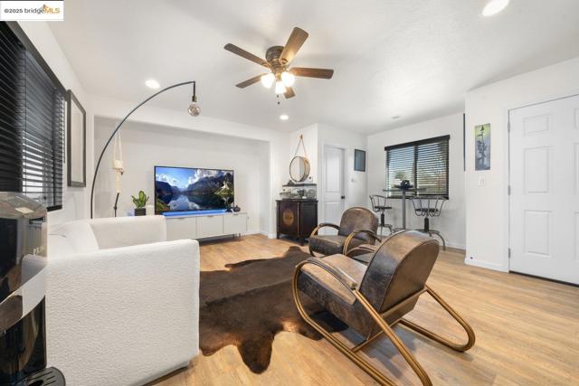 96 Highway Avenue, Bay Point CA: https://media.crmls.org/mediaz/f8aca35b-5772-4eed-a2e4-e4e1be1aee4c.jpg