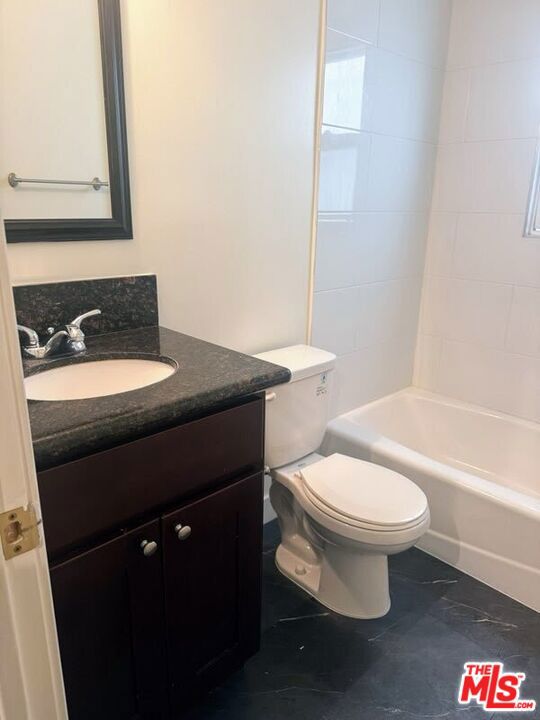 137 S Crescent Drive, Beverly Hills CA: https://media.crmls.org/mediaz/f8acc929-65f6-4e8c-8045-08b61014099e.jpg