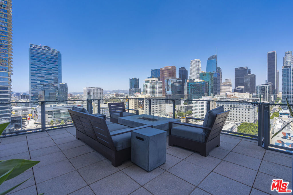 1100 S Hope Street #1714