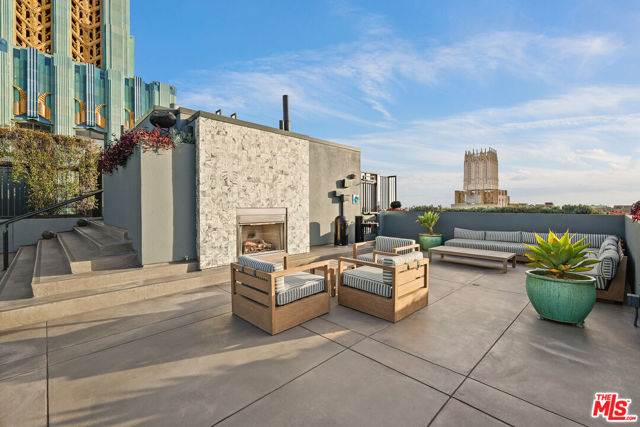 849 S Broadway, Los Angeles CA: https://media.crmls.org/mediaz/f8ad4527-5161-4371-8ab9-c3ecebd59afe.jpg