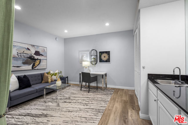 Den(3rd room)