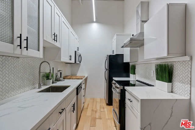 312 W 5th Street, Los Angeles CA: https://media.crmls.org/mediaz/f8ad7648-e6b9-4ca7-b714-ce32b1af3e63.jpg