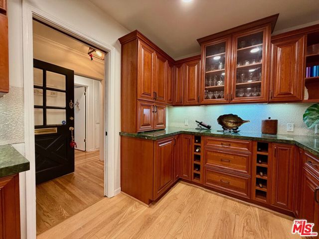 13957 Chandler Boulevard, Sherman Oaks CA: https://media.crmls.org/mediaz/f8adf220-0f04-45cb-9099-5237d1427e8b.jpg