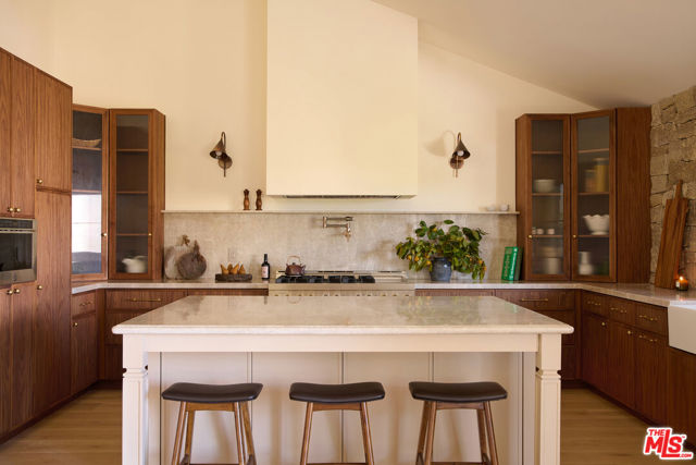 3620 Wrightwood Drive, Studio City CA: https://media.crmls.org/mediaz/f8aff51a-5826-4f40-9eb4-f4303013e871.jpg