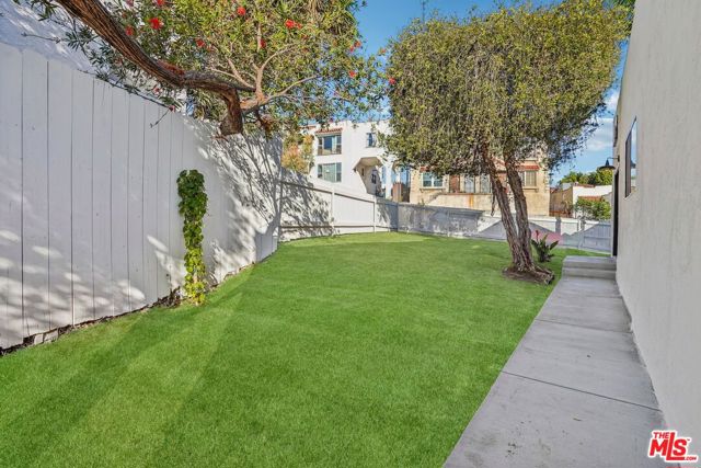 2353 Lucerne Avenue, Los Angeles CA: https://media.crmls.org/mediaz/f8b0572c-9977-4780-af76-2dcd69d25921.jpg
