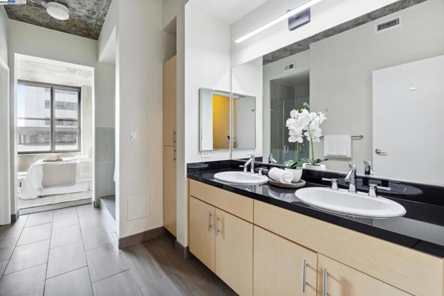 311 2nd St, Oakland CA: https://media.crmls.org/mediaz/f8b0fdae-8e7d-40e8-97b8-5996343e89a7.jpg